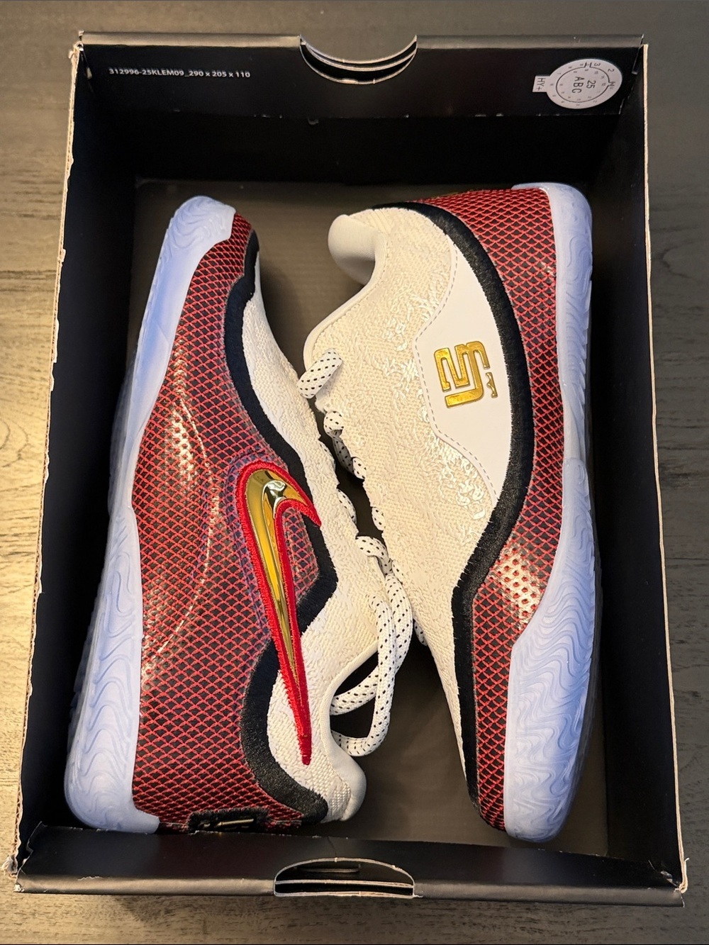 Nike LeBron White and Red Low-Top Sneakers boys size 4 - box no lid - Picture 11 of 11